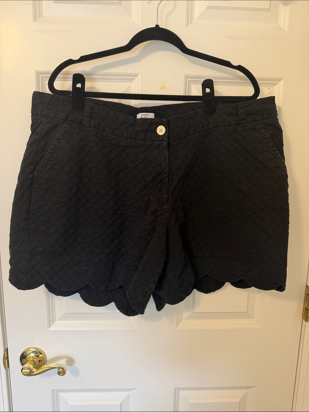 crown & ivy Black Scallop Hem Shelby Shorts 20W